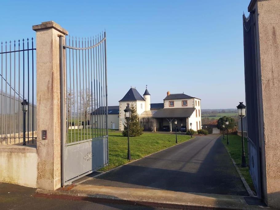 Le Logis Cholet 49300 Lieu Exceptionnel En Famille Ou Amis Mazieres-en-Mauges Exterior foto